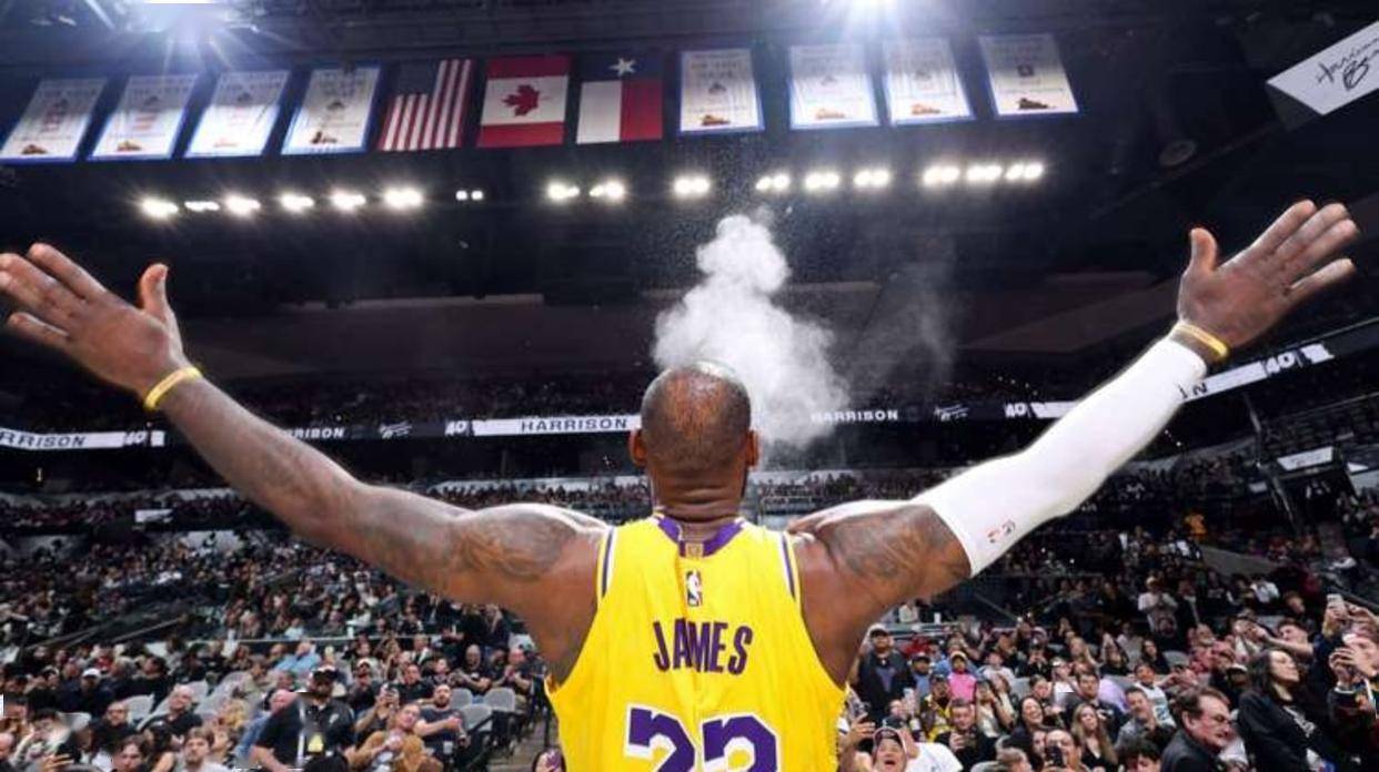 62519